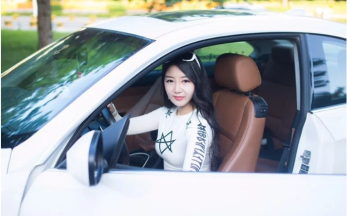 美女车膜
