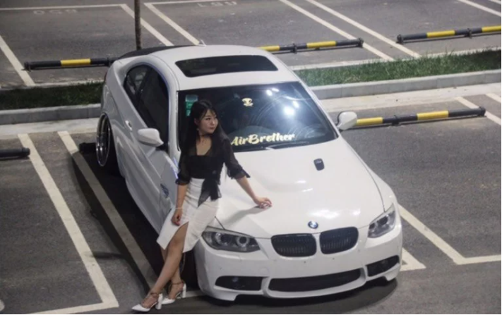 美女车膜