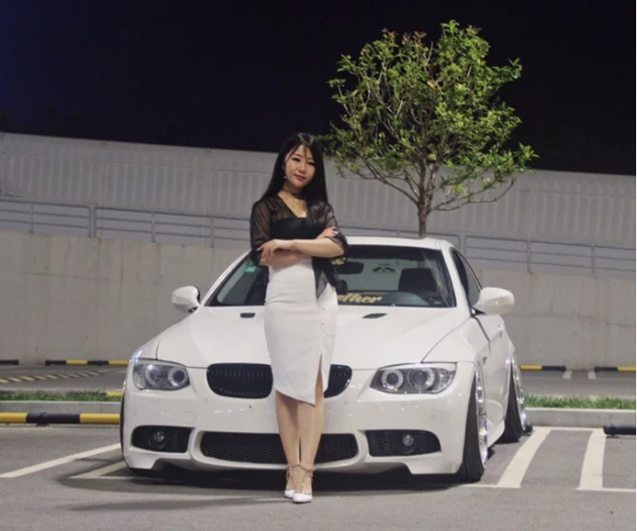 美女车膜