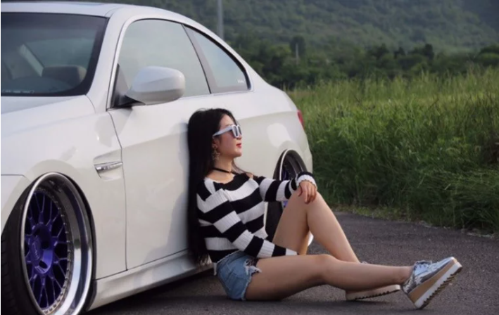 美女车膜